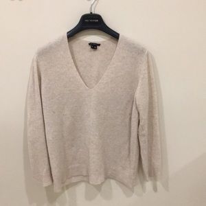 Theory 100% cashmere v neck sweater size M